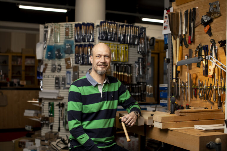 PUUNTYÖSTÖN ASIANTUNTIJA PLEKTRA TRADING uskoo henkilökohtaiseenpalveluun